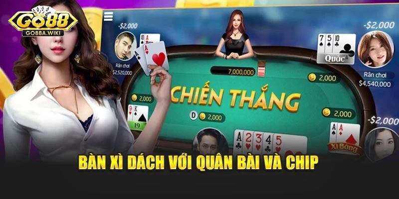 Bàn xì dách với quân bài và chip